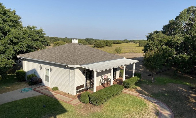 Salado Casa | Cozy cottage on 57 acre farm