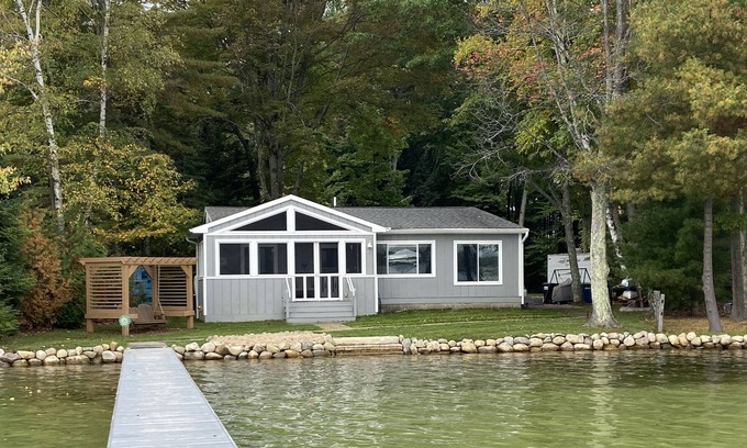 Interlochen Cabaña | Acogedora cabaña en un hermoso lago de 2.000 acres.