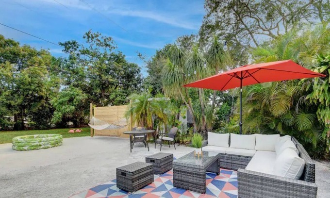Delray Beach Cabaña | Cozy cottage on Atlantic Ave under 1mi from Beach!