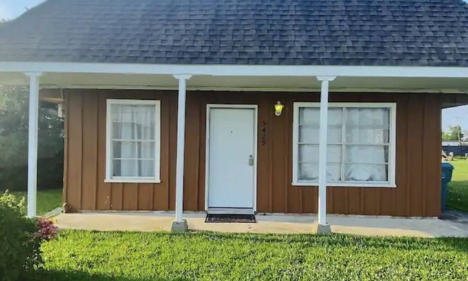 Lake Charles Casa | Cozy Cottage on Broad great for long-term stays