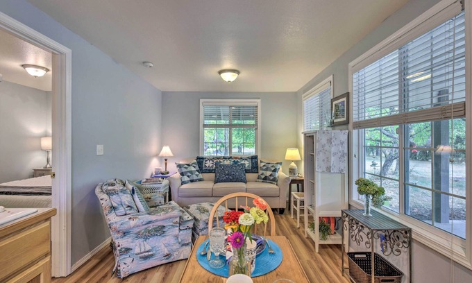 McMinnville Cabaña | Cozy Cottage on Flower Farm w/ Baker Creek Views!