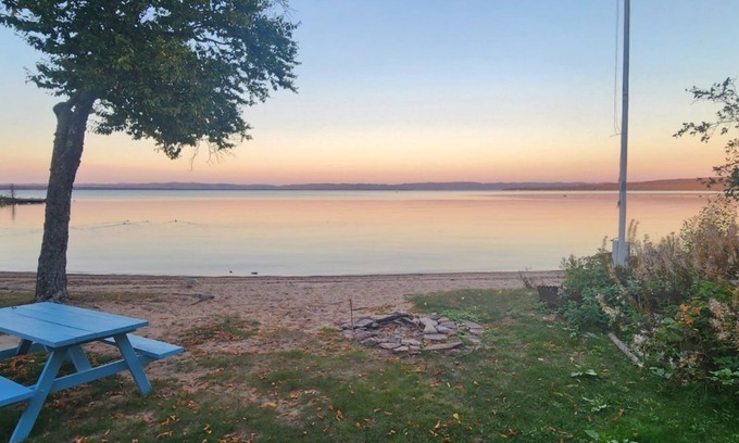 Algoma District Casa | Cozy Cottage on Lake Superior with Private Beach