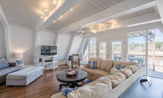 Mid America Casa | Cozy cottage on Lake Hamilton fabulous place with boat dock swimming dock ￼