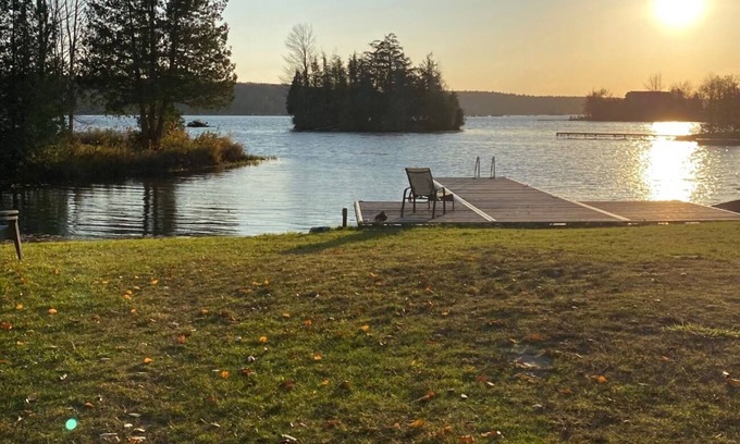 Trent Lakes Cabaña | Cozy Cottage on Lower Buckhorn Lake