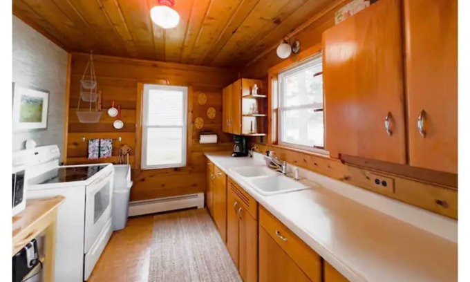 Gaylord Cabaña | Cozy cottage on Otsego Lake