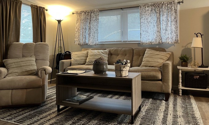 Cadillac Cabaña | Cozy Cottage on the Canal