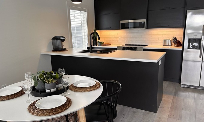 Whiteway Casa | Cozy cottage or guest house next to walking trails and golf course.