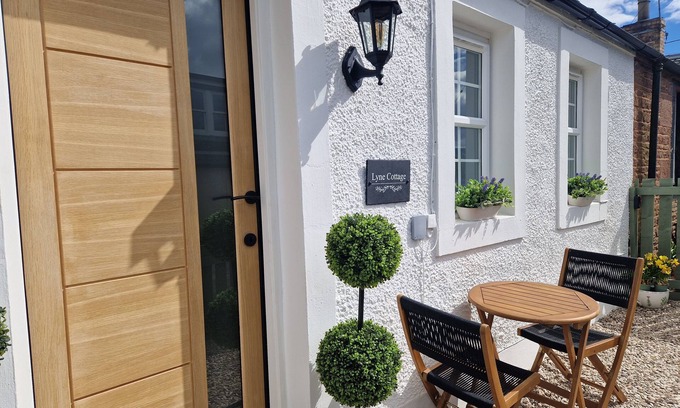 West Linton Cabaña | Cozy Cottage Retreat in West Linton