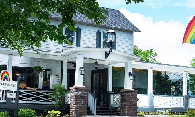 East Stroudsburg Complejo | Cozy Cottage Room with Private Bath and Porch