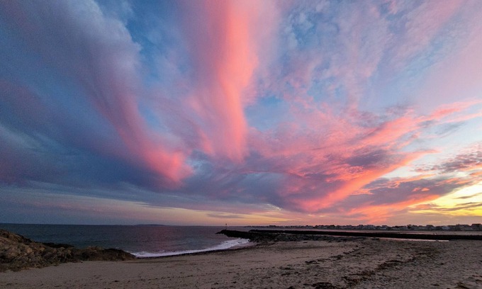 Brant Rock Cabaña | Cozy cottage steps to beach sleeps 5 with WiFi, AC in charming Marshfield