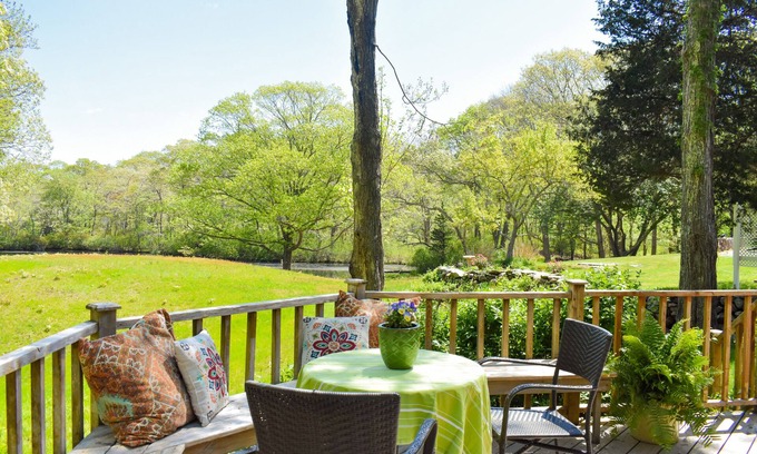 South Kingstown Casa | Cozy cottage surrounded by nature - 5 min to town and beaches