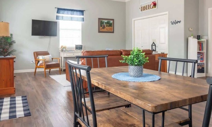 Waco Cabaña | Cozy Cottage Summary: