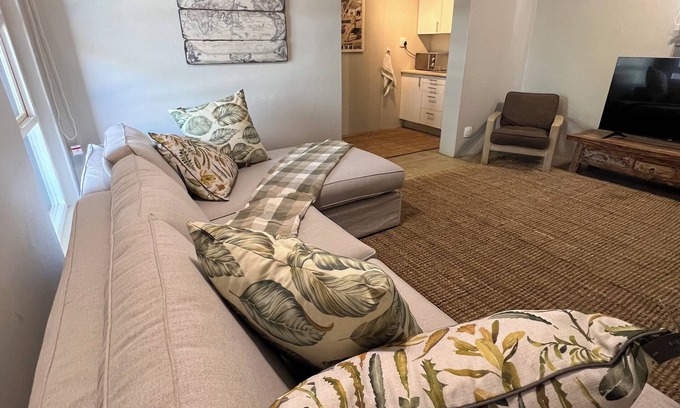 Klein Windhoek Casa | Cozy cottage, super spacious, home away from home, safe off street parking!