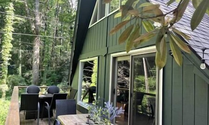 Highlands Chalet De Esquí | Cozy Cottage w Hot Tub, 5 min walk to Main St