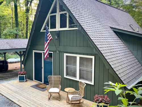 Highlands Casa | Cozy Cottage w Hot Tub, 5 min walk to Main St
