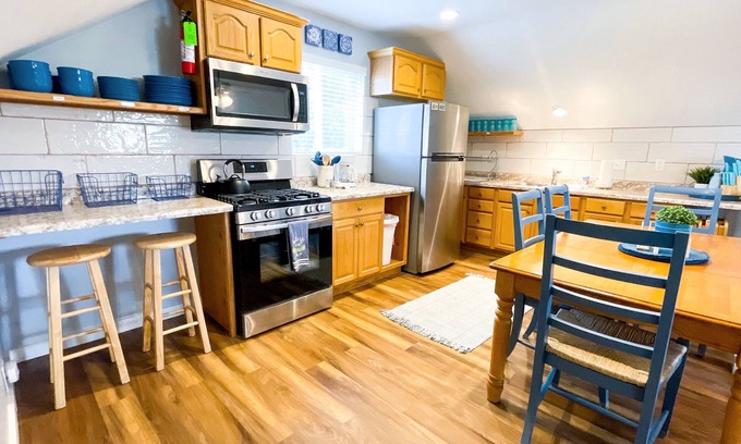 Garden City Cabaña | Cozy Cottage w/ Hot Tub, 2 Blocks from Lake, 15 minute drive to Beaver Mtn