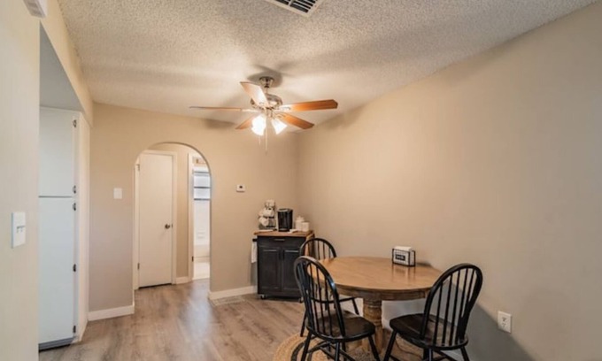 New Port Richey Casa | Cozy Cottage W/2 Primary Bedroom