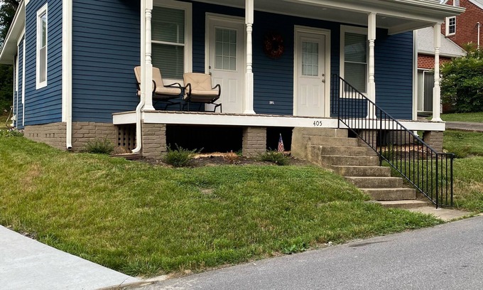 Greeneville Casa | Cozy Cottage walking distance to Downtown!