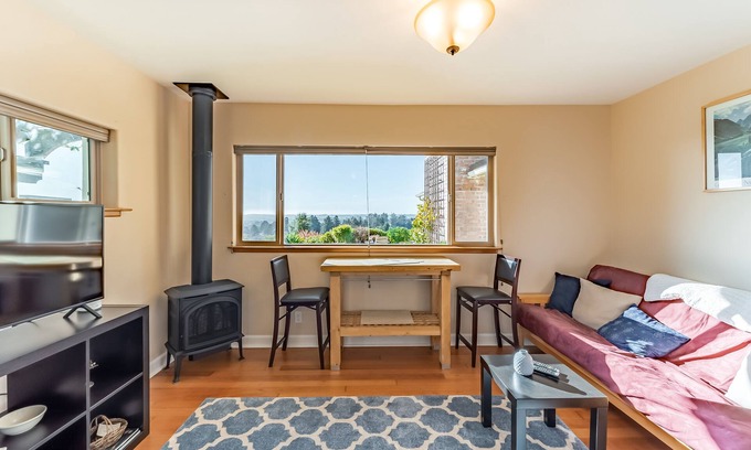 Arcata Apartamento | Acogedora cabaña con cocina completa y cable - ¡vistas panorámicas de la bahía!