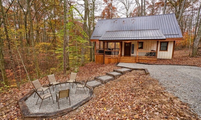 Carbon Hill Cabaña | COZY COTTAGE with a "Modern Farmhouse Flair"