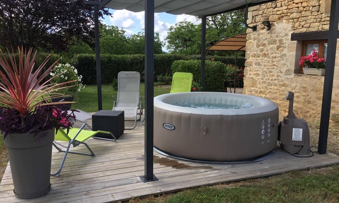Granges-dAns Cabaña | Encantadora casa renovada en Perigord con SPA, cerca del Château de Hautefort.