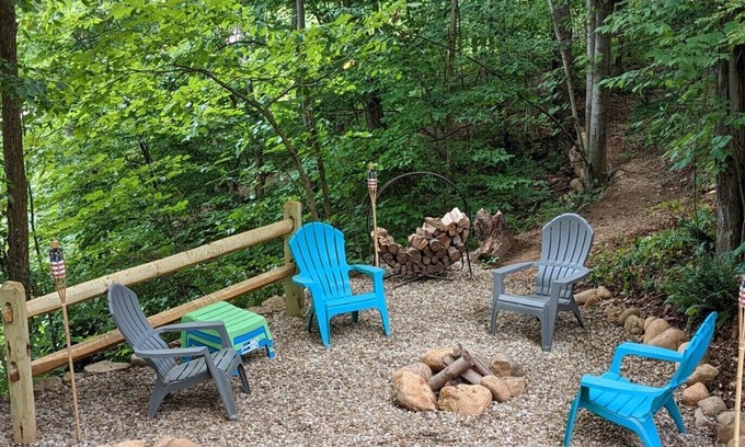 Perrysville Cabina | Cozy cottage with hot tub. Relax and enjoy family time and nature.