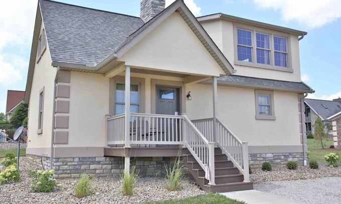 Millersburg Cabaña | Cozy Cottage With Pool Table & Seasonal Pool