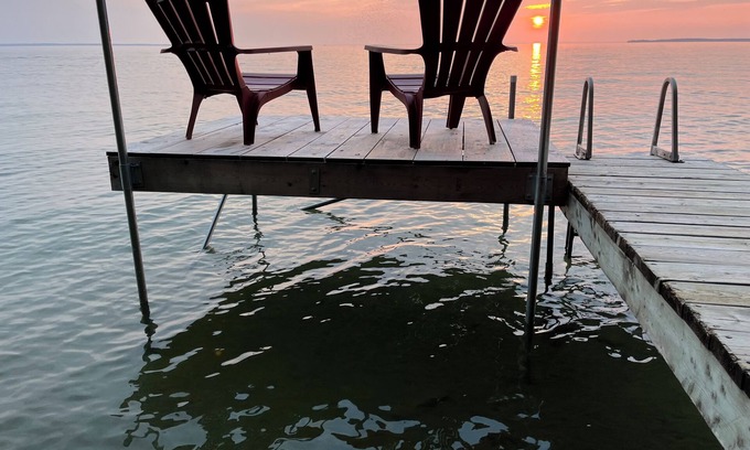 Brock Cabaña | Cozy Cottage With Stunning Sunsets & Sandy Shallow Water to Swim and Play