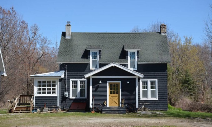 Chazy Casa | Cozy Cottage with walking access to Lake