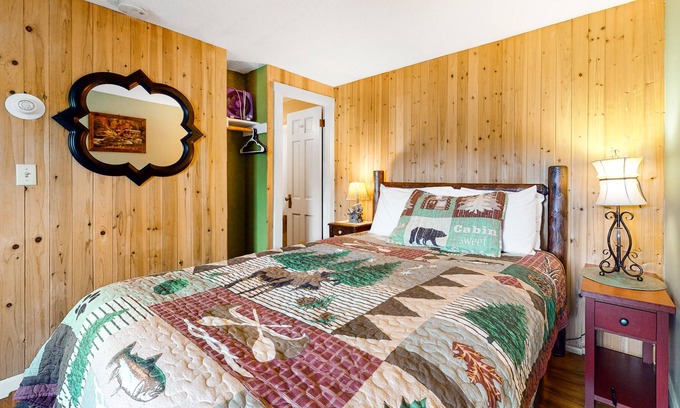 Thornton Cabina | Cozy cottage with WiFi, kitchenette, pool & peaceful acreage