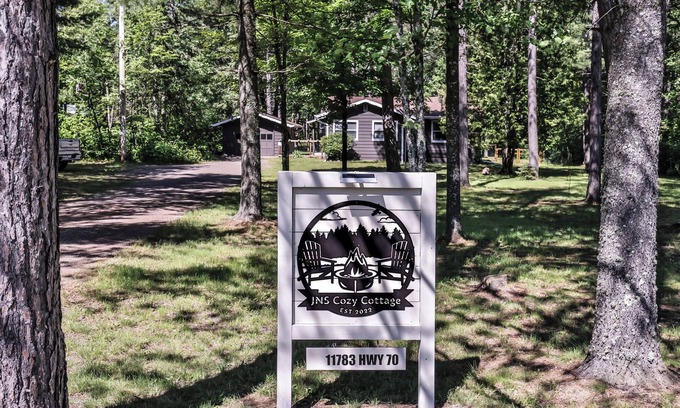 Minocqua Cabaña | Cozy Cottage: Year-Round Adventure Base
