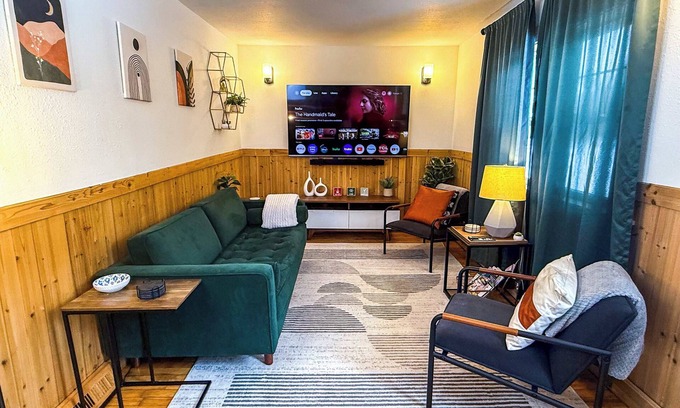 Ironwood Casa | Cozy Cottage ~ Your U.P Home Base!