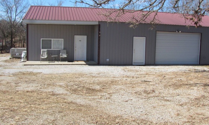 Greenfield Casa | Cozy Country Cabin! 1 mile from Lake and beach area!