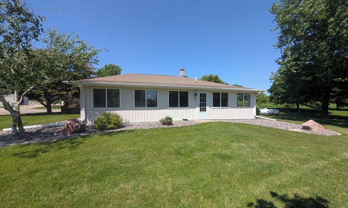 Forest Junction Casa | Cozy Country Cottage nestled 17 miles from iconic Lambeau Field, come unwind.