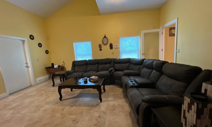 Pinellas Point Casa | Cozy country feel in the city