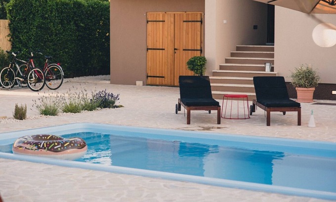 Drnis Casa | Cozy Country Home with heated pool