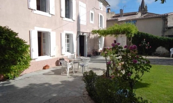 Alaigne Casa | Acogedora casa de campo recientemente renovada con un acogedor patio y un jardín con sombra