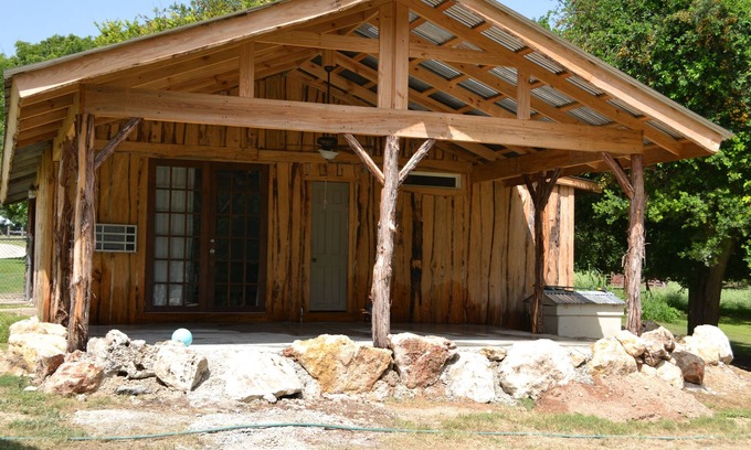 New Braunfels Cabina | Cozy Couples Cabin New Braunfels, on Lake Dunlap
