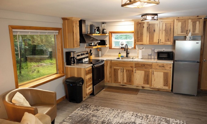 Montgomery Cabina | Cozy Couples Cabin