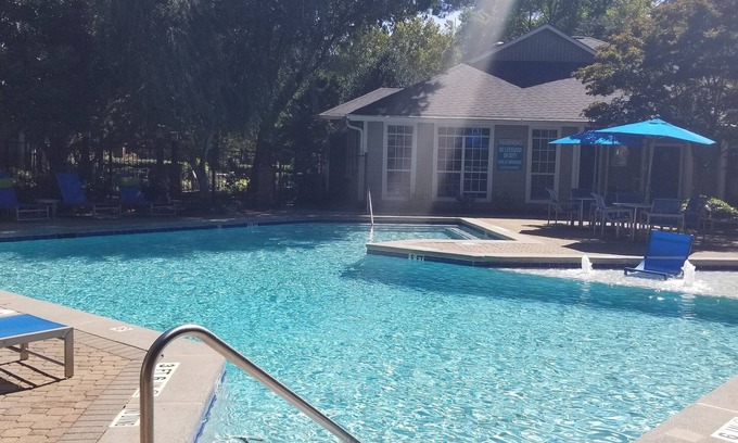 North Druid Hills Apartamento | Cozy Couples Retreat By Royal T. - Privately Gated w/Resort-Style Pool & Gym