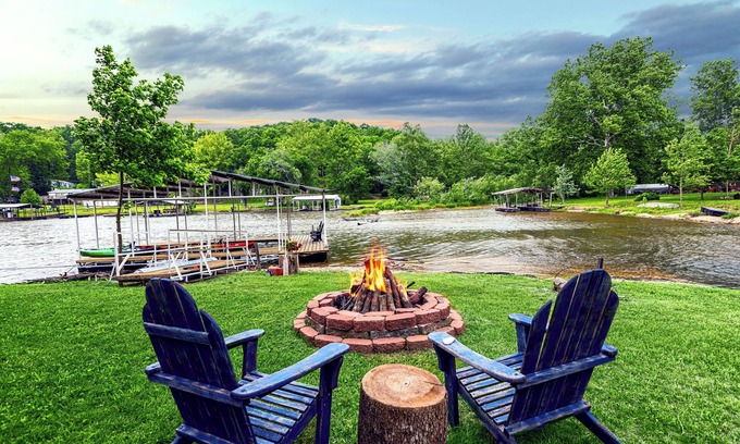 Camdenton Cabina | Cozy Cove Cabin – The Perfect Ozark Retreat!