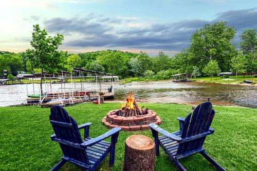 Camdenton Casa | Cozy Cove Cabin - The Perfect Ozark Retreat