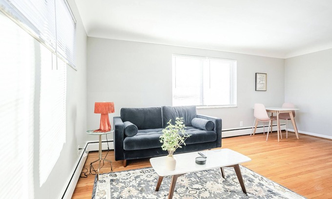 Oakley Apartamento | Cozy Cove Oakley 1B/1B Garage Park 10 min to UC