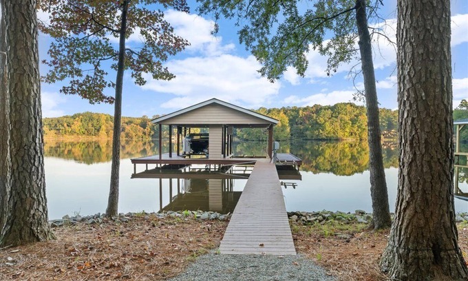 Wise Casa | Cozy Cove | Waterfront Retreat | Pet-Friendly