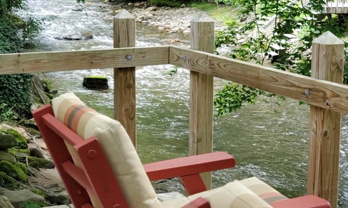 Maggie Valley Cabaña | Cozy Creek Cottages