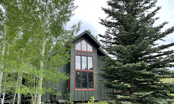 Cuchara Casa | Cozy Creek side 3 bedroom Cabin- kid & pet friendly