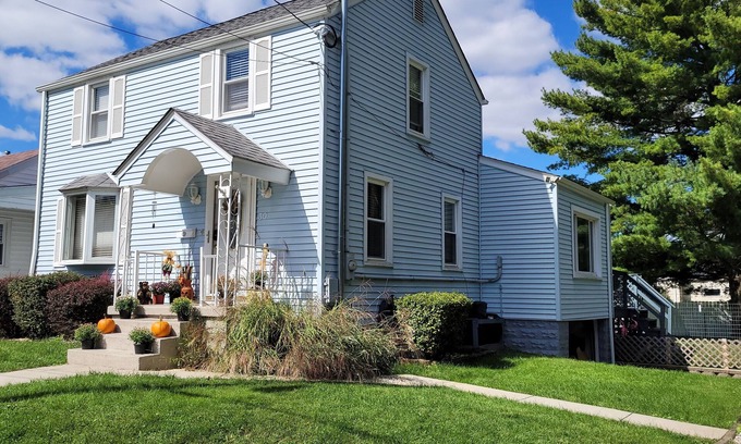 Wheeling Casa | Cozy creekfront home. Mins to Hosptial, parks, Oglebay, Casino and waterfront!