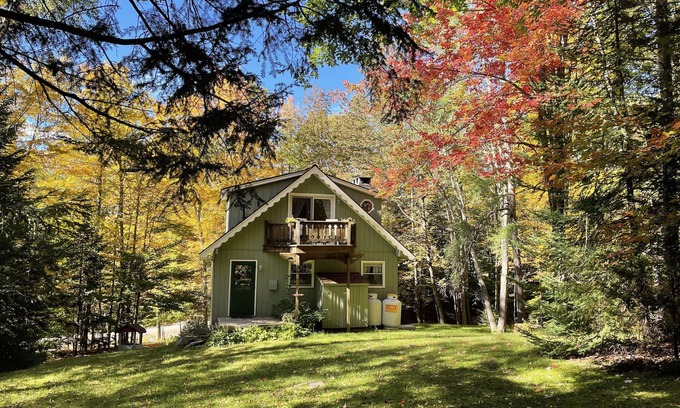 Weston Chalet De Esquí | Cozy Creekside Chalet centrally located near 4 ski resorts