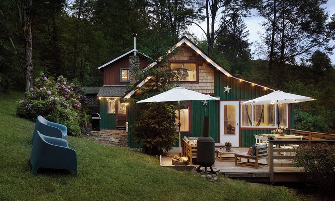 Shandaken Cabina | Cozy Creekside Charmer: Phoenicia Woodstock Views! 8 acres