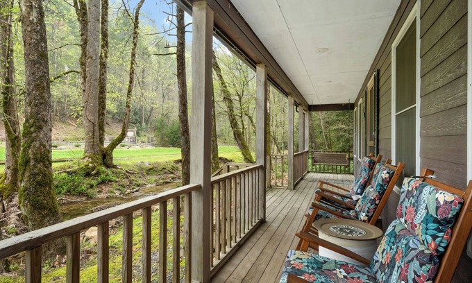 Ferguson Cabina | Cosy Creekside Mountain Home - WiFi, cerca de Boone